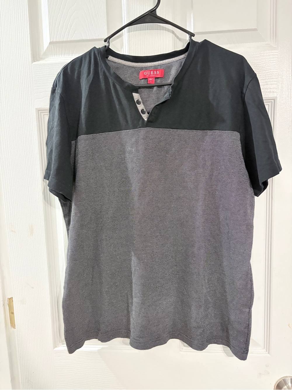 GUESS Los Angeles Men’s Large Black Gray Colorblock Henley Shirt